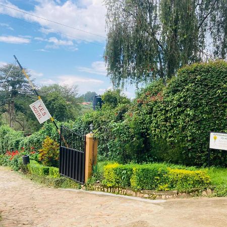 Yes Hostel Fort Portal Εξωτερικό φωτογραφία